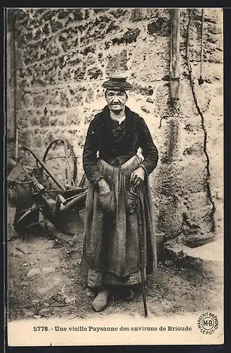 AK Une vieille Paysanne des environs de Brioude, Auvergne