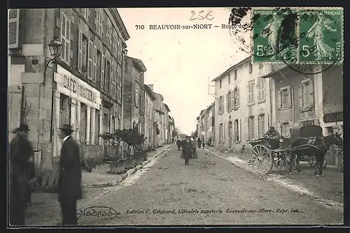 AK Beauvoir-sur-Niort, Strassenpartie mit Café National