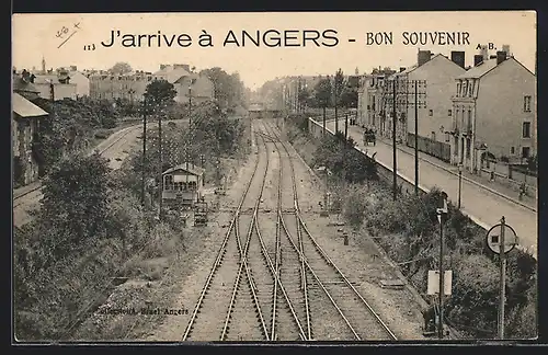 AK Angers, Blick über die Bahntrassen, mit Strassenpartie