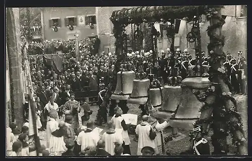 Foto-AK Hallein, Glockenweihe mit Priestern und Soldaten