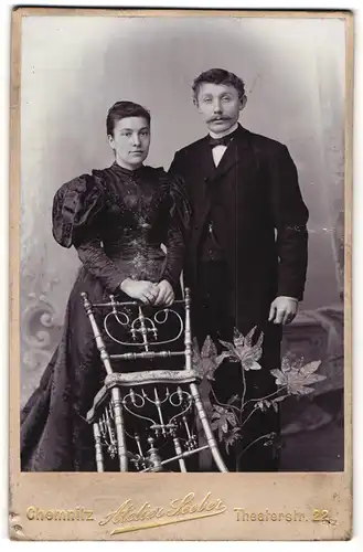 Fotografie Clemens Seeber, Chemnitz, Theaterstr. 22, Junges Paar in eleganter Kleidung