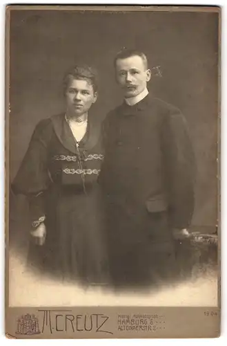 Fotografie M. Creutz, Hamburg, Altonaerstr. 2, Ehepaar in modischer Kleidung
