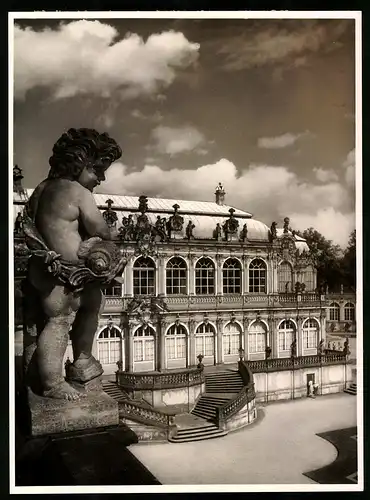 Fotografie Friedrich Lüning, Ansicht Dresden, Blick auf dem Zwinger mit Putte