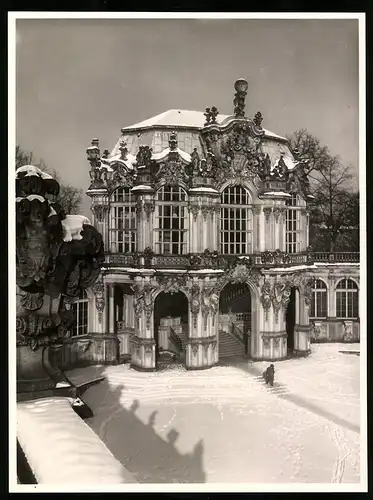 Fotografie Friedrich Lüning, Ansicht Dresden, Zwinger im Winter mit Schneedecke