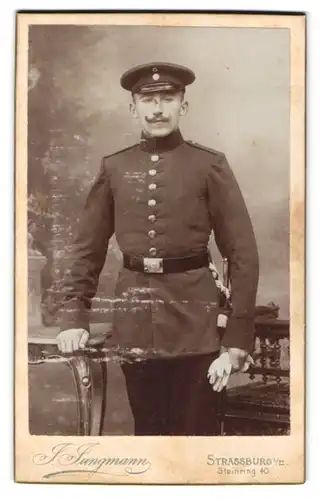 Fotografie J. Jungmann, Strassburg i. E., Soldat in Uniform mit Bajonett und Portepee
