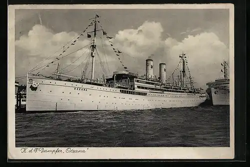 AK KdF-Passagierschiff Oceana mit Flaggengala im Hafen anliegend