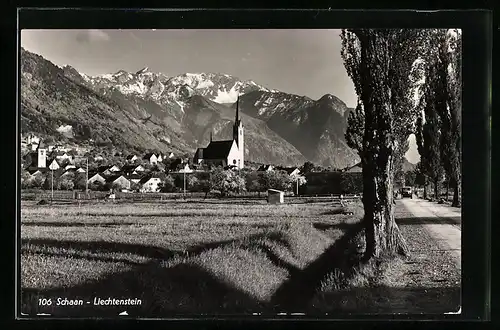 AK Schaan, Liechtenstein, Blick zur Kirche im Ort
