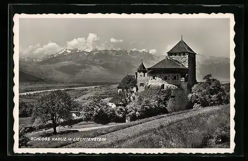 AK Vaduz, Schloss vor der Berglandschaft