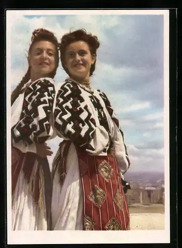 AK Junge ungarische Frauen in Tracht, DDR-Propaganda