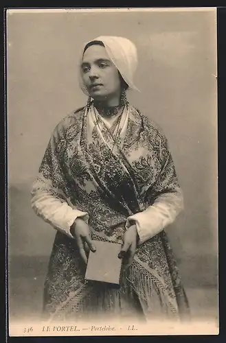 AK Le Portel, Type de Porteloise, Frau in Tracht, Nord-Pas-de-Calais
