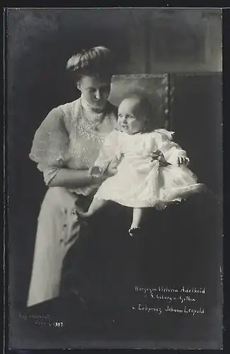 AK Herzogin Victoria Adelheid von Sachsen-Coburg-Gotha u. Erbprinz Johann Leopold