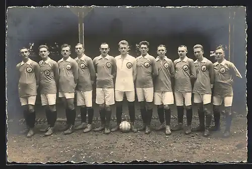 Foto-AK Gruppenbild einer Fussballmannschaft