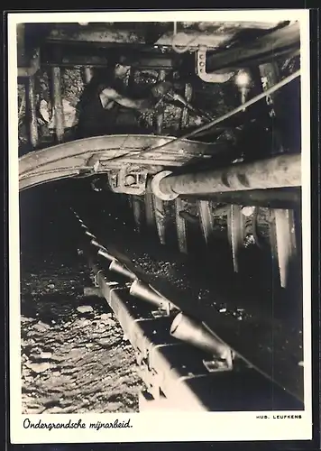 AK Heerlen, Ondergrondsche mijnarbeid, transportband als vervoermiddel van kolen in de galerij onder pijler naar laadbak