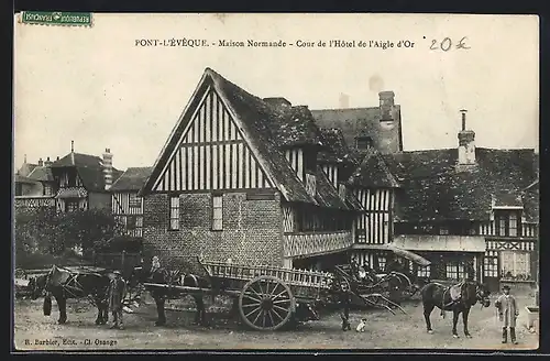 AK Pont-L`Éveque, Maison Normande, Cour de l`Hotel de l`Aigle d`Or