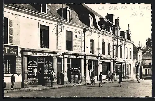 AK La Chartre-sur-le-Loir, Place de la Republique