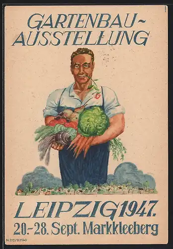AK Markkleeberg, Gartenbau-Ausstellung 1947, junger Mann mit sehr viel Obst und Gemüse aus dem Garten