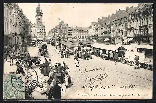 AK Douai, La Place d'Armes un Jour de Marché