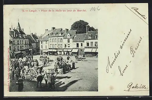 AK Laigle, Place de la Halle un jour de Marche