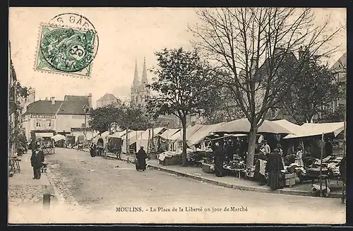 AK Moulins, Place de la Liberte, un jour de Marche
