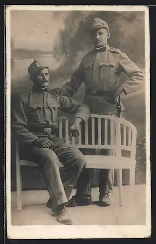 Foto-AK Zwei junge österreichische Soldaten in Uniform