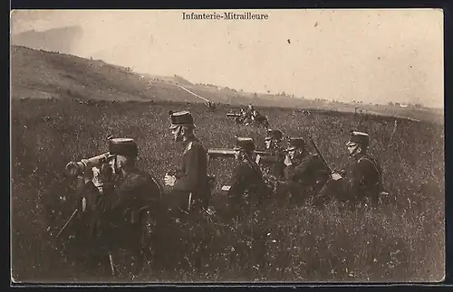 AK Infanterie-Maschinengewehr in Stellung, Niveliergerät