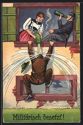 Künstler-AK Militärisch besetzt, schweizer Soldat mit einer Frau im Haus, der Ehemann muss draussen bleiben, Karikatur