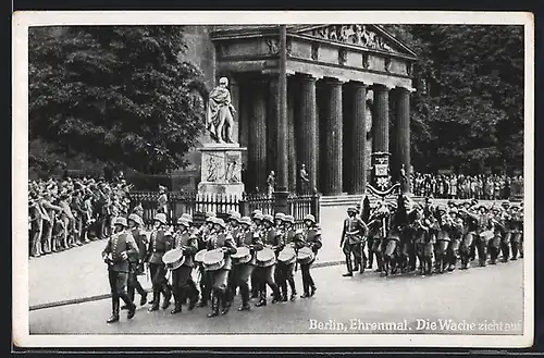 AK Berlin, Ehrenmal, Aufzug der Wache