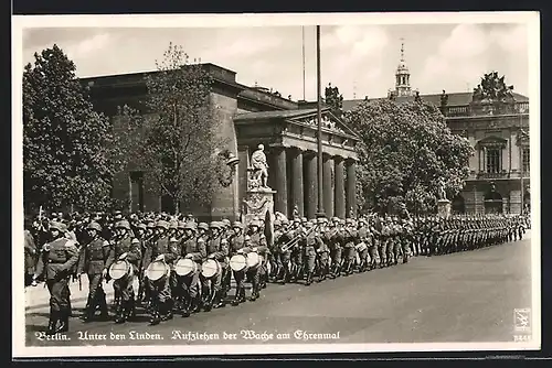 AK Berlin, Unter den Linden, Aufziehn der Wache am Ehrenmal