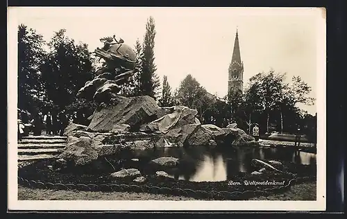 AK Bern, Weltpostdenkmal mit Kirche