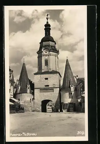 AK Krems a. d. Donau, Stadttor im Sonnenschein