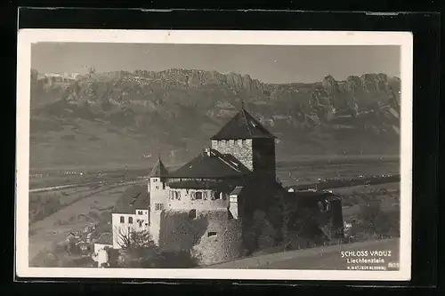 AK Vaduz, Blick auf das Schloss Vaduz