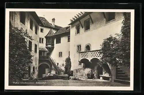 AK Vaduz, Schlosshof mit Treppe