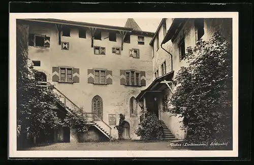 AK Vaduz, Blick in den Schlosshof