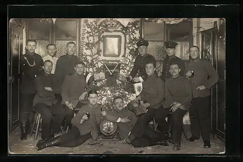 Foto-AK Soldaten feiern Kriegsweihnacht