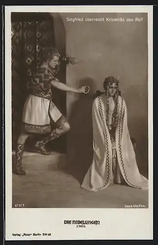 AK Siegfried überreicht Kriemhild den Reif, Die Nibelungen