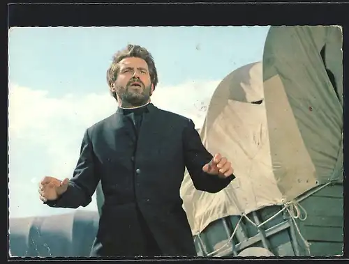 AK Mila Baloh als falscher Prediger Weller in einer Szene des Karl May-Films Unter Geiern