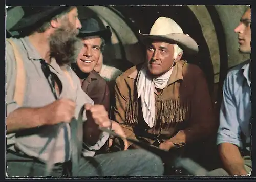 AK Filmszene aus Karl May-Film Unter Geiern, Old Surehand warnt vor dem Hinterhalt