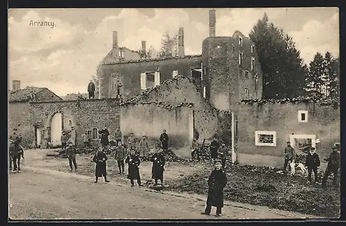 AK Arrancy, Soldaten vor einem zerstörten Haus