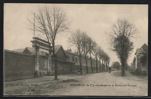 AK Hesdin, La Gendarmerie et le Boulevard Dumont