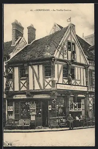 AK Compiègne, la vieille cassine de la rue des Lombards, l`ébénisterie