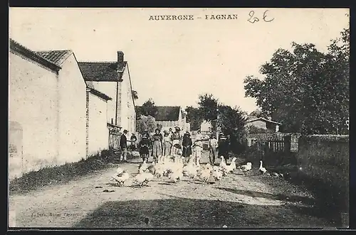 AK Fagnan, Wegpartie mit Anwohnern und Gänsen