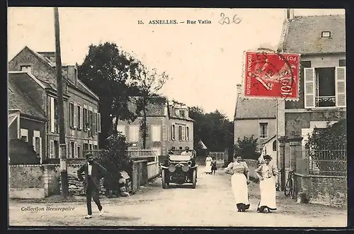 AK Asnelles, Rue Vatin, Automobil in einer Nebenstrasse