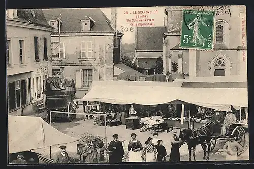 AK Le Grand-Lucé, Un Coin de la Place de la République