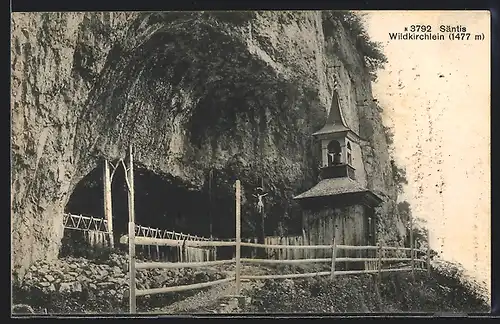 AK Wildkirchli, Kapelle mit Wegkreuz vor dem Höhleneingang