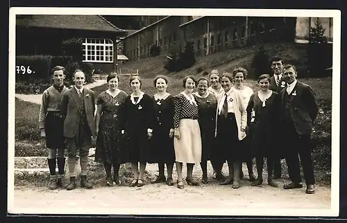 Foto-AK Bad Ragaz, Besuchergruppe vor Gebäuden