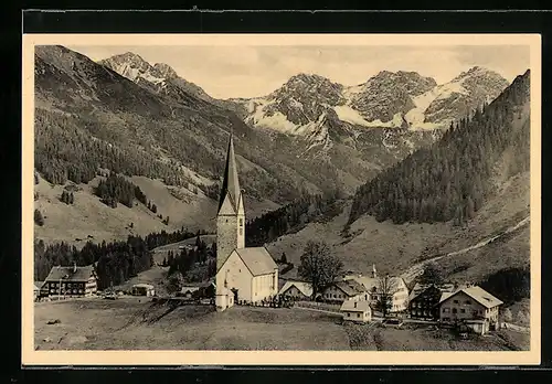 AK Mittelberg /Kleinwalsertal, Dorf mit Kirche am Hochgehren, Schüsser, Fiderepass u. Schafalpenköpfen