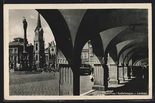 AK Trautenau / Trutnov, Lauben mit Denkmal