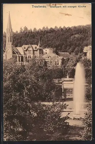 AK Trautenau / Trutnov, Stadtpark mit evangl. Kirche