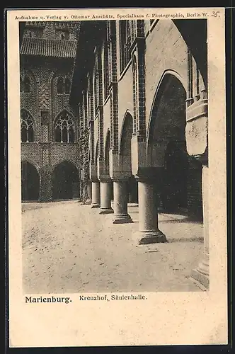 AK Marienburg / Malbork, Kreuzhof mit Säulenhalle