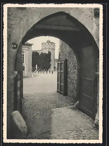 AK Florennes, Porche d`entrée du Chateau